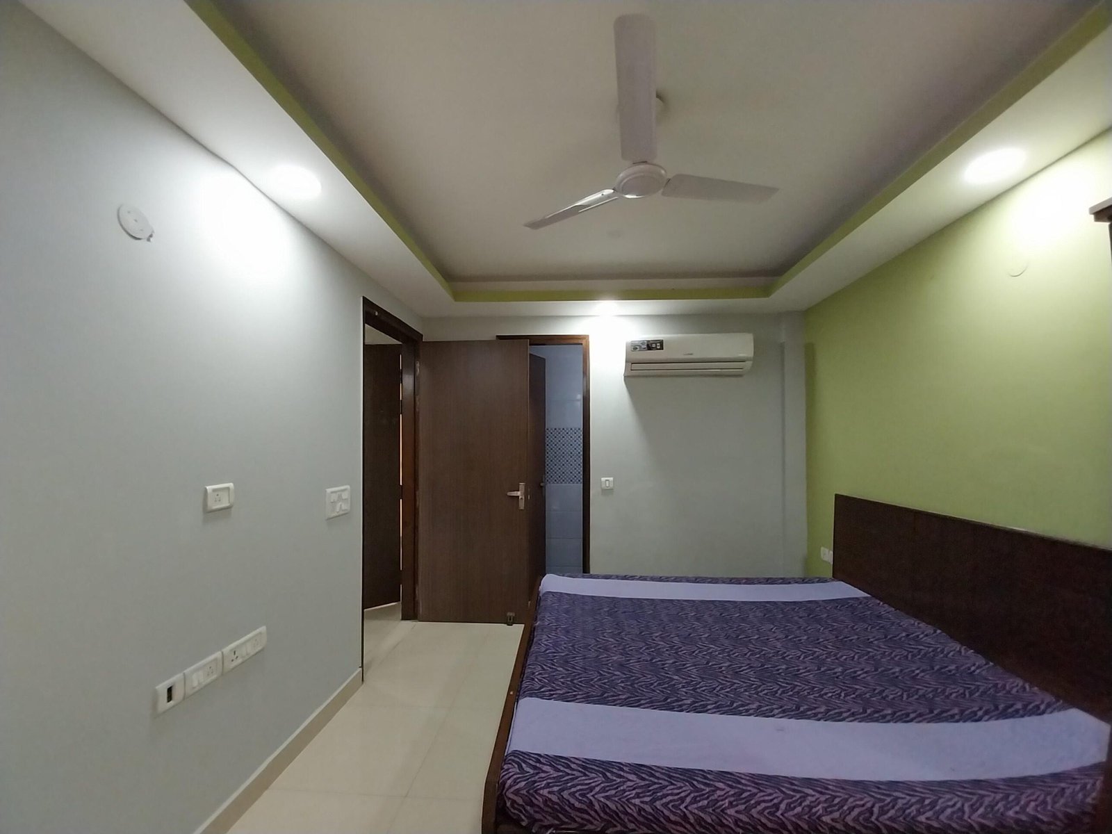 1 RK Flats for rent in DLF Phase 3, Gurgaon 001