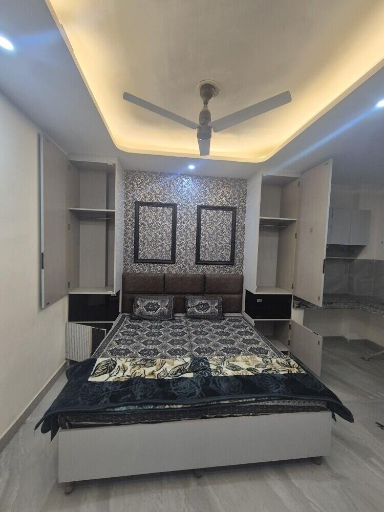 1 RK Flats for rent in DLF Phase 3, Gurgaon 01