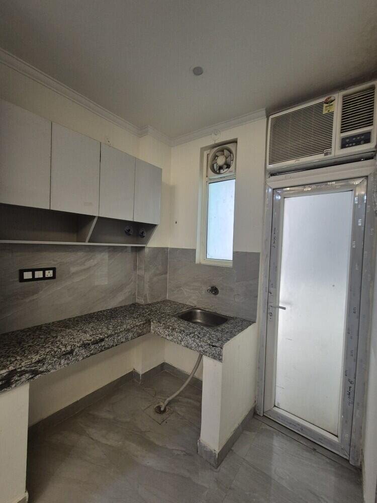 1 RK Flats for rent in DLF Phase 3, Gurgaon 04