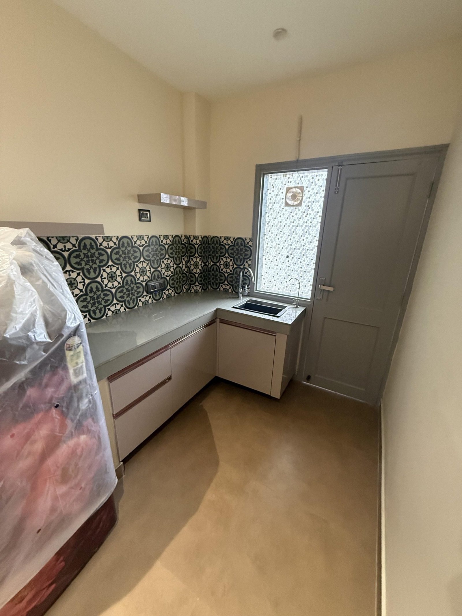 1 RK Flats for rent in DLF Phase 3, Gurgaon 4