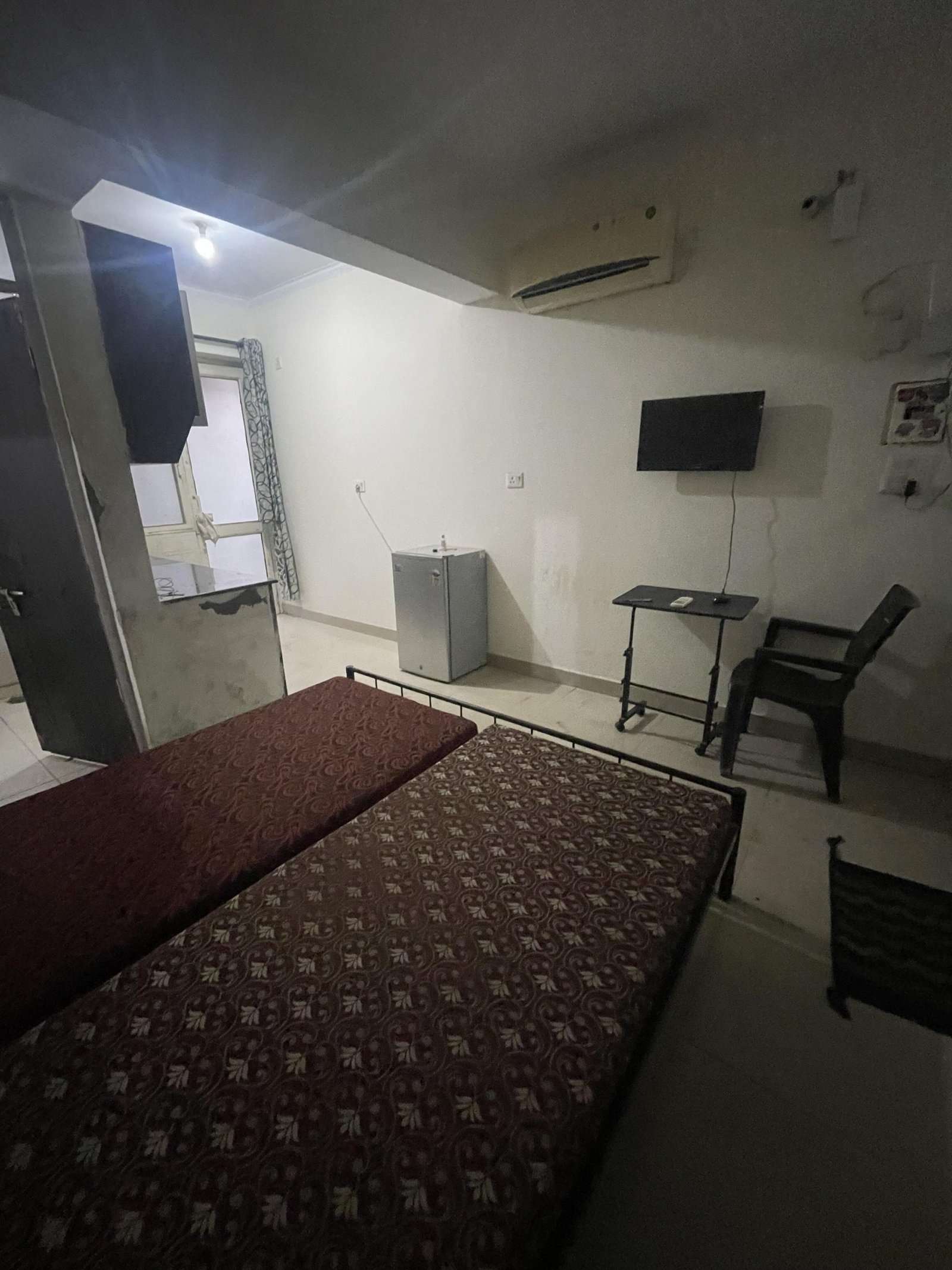 1 RK Flats for rent in DLF Phase 4, Gurgaon 02