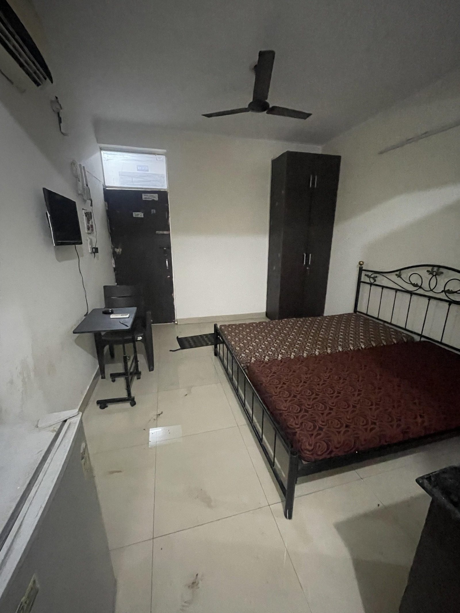 1 RK Flats for rent in DLF Phase 4, Gurgaon 04