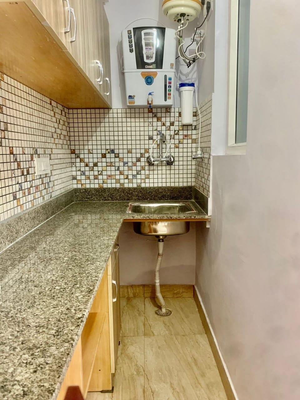 1 RK Flats for rent in DLF Phase 5, Gurgaon 2